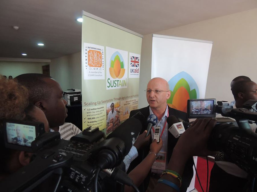 Dr Simon Heck, Program Leader, Sweetpotato at CIP answer questions from the local media