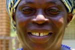 Marie Claire Mukakimenyi: Viuda con cinco hijos comienza a cultivar camote de pulpa anaranjada