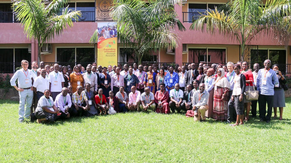 Participants of the RTB-ENDURE end of project workshop who worked on cassava, potato, sweetpotato and banana crops. Photo: V. Atakos (CIP)