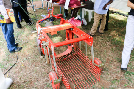 Picture 3: Potato lifter that significantly reduces loss during harvesting